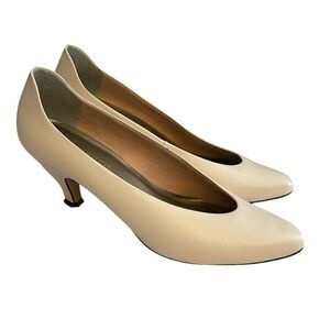 Regency Brand Pointy Toe Cream Heels Size 9
